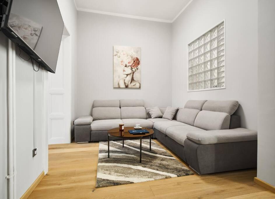 City Twenty 2Bdr Apartment By Irundo Zagreb Buitenkant foto